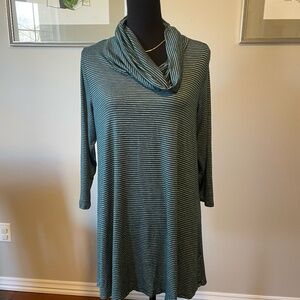 LED (Luxe Essentials Denim) maternity tunic in green/black pattern, size L/G/G